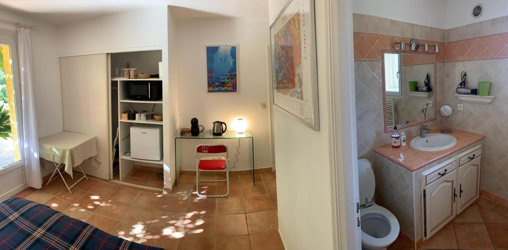 Sous Les Pins Parasols Vidauban Rom bilde